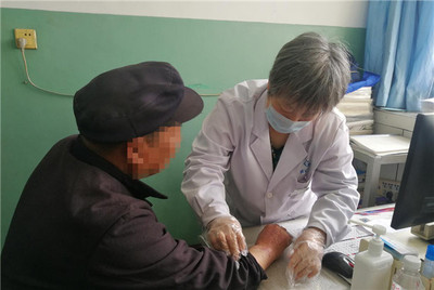 健康扶贫暖人心，公益巡诊助基层——河北唐山京城皮肤医院走进玉田县医院开展银屑病预防咨询活动